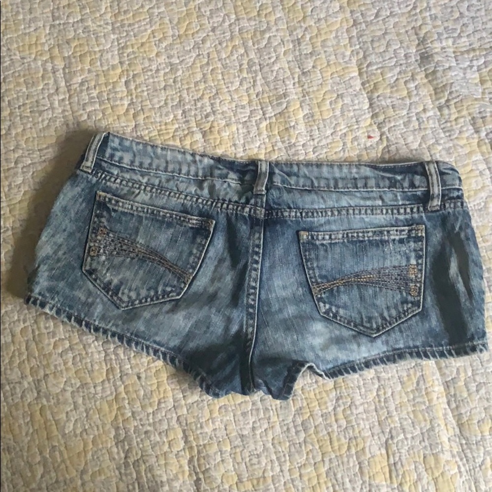 Shorts - Picture 2 of 3
